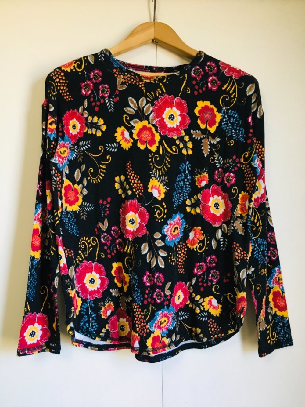 Art Chic Westbound Colourful Floral Long Sleeve Knit Cotton & Rayon Top - S